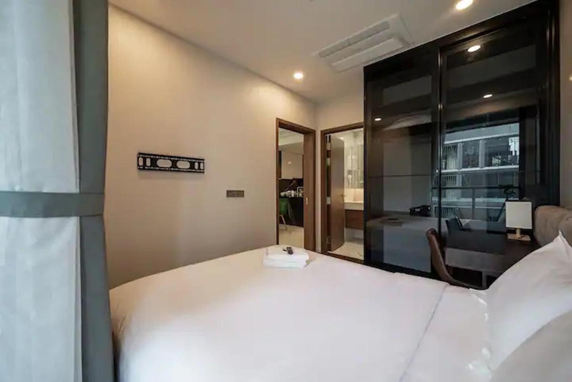 The Metropole -Complex "Opera, Crest, Galleria " -Free Pool-Gym-Sauna Room-Yoga Room Ho Chi Minh City Bagian luar foto