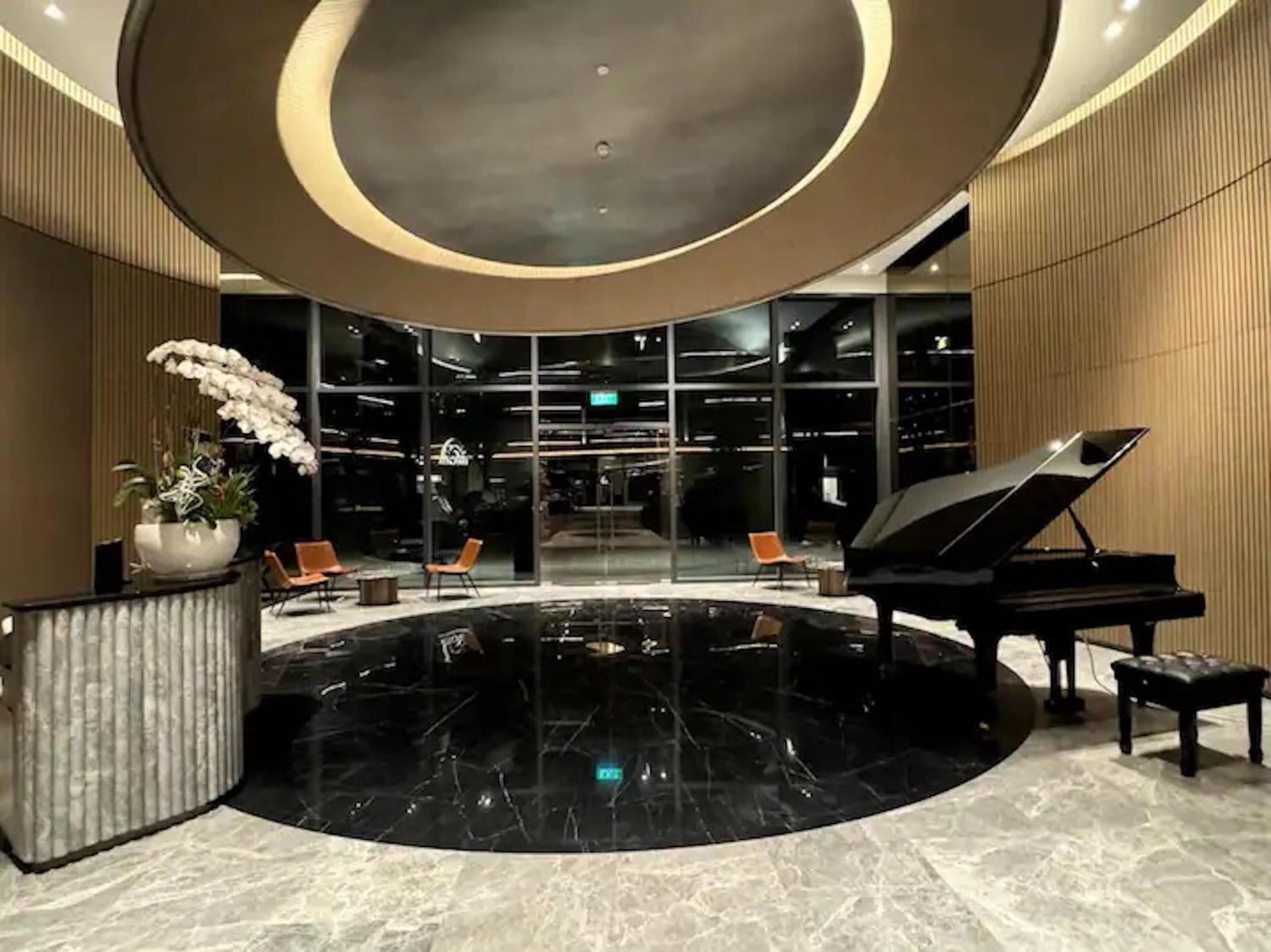 The Metropole -Complex "Opera, Crest, Galleria " -Free Pool-Gym-Sauna Room-Yoga Room Ho Chi Minh City Bagian luar foto