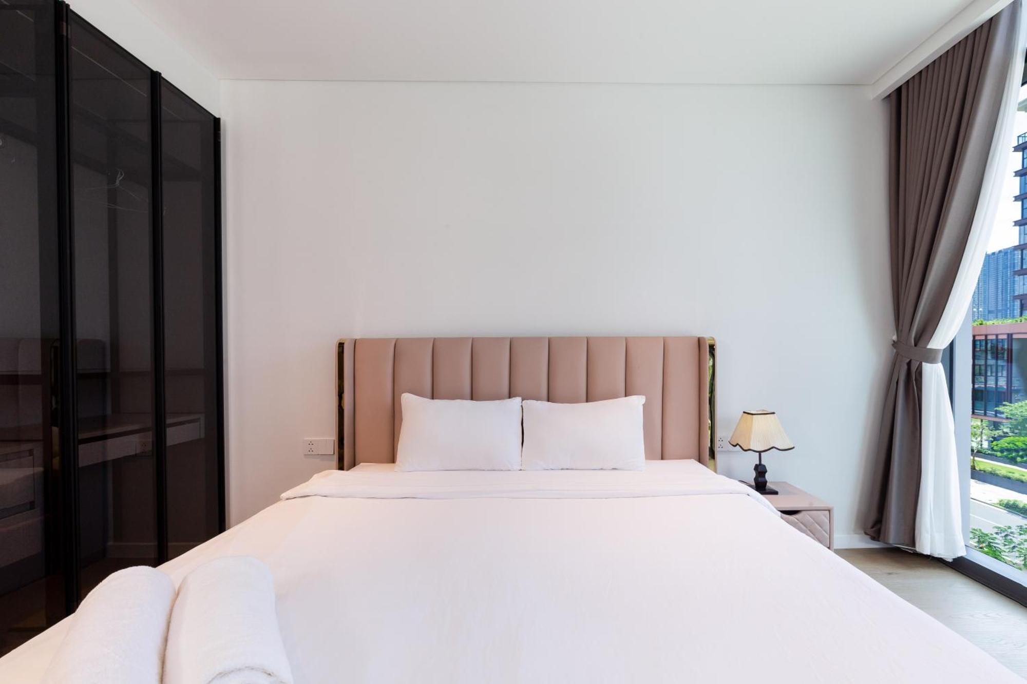 The Metropole -Complex "Opera, Crest, Galleria " -Free Pool-Gym-Sauna Room-Yoga Room Ho Chi Minh City Bagian luar foto